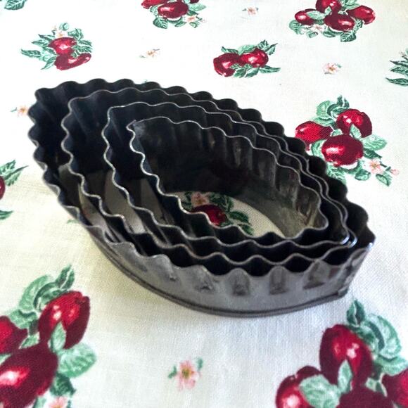 Vintage French 4 Piece Fluted Football Shaped Biscuit Cooke Cutters - Picture 1 of 16